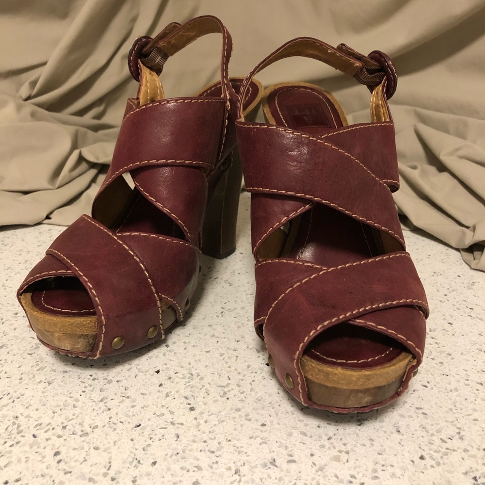 Frye • Darcy Peep Toe Burgundy Platforms • Size 9